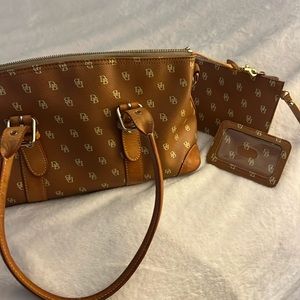 Dooney and Bournke Vintage handbag w/accessories
